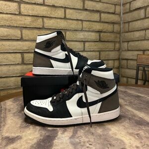 Air Jordan 1 Retro High OG “Dark Mocha”